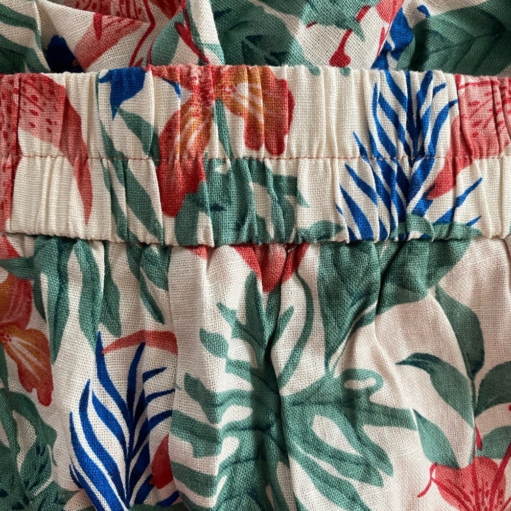 C & C California Linen Blend Floral Print Belted Pull On Shorts NWT Size 6 - Picture 4 of 9